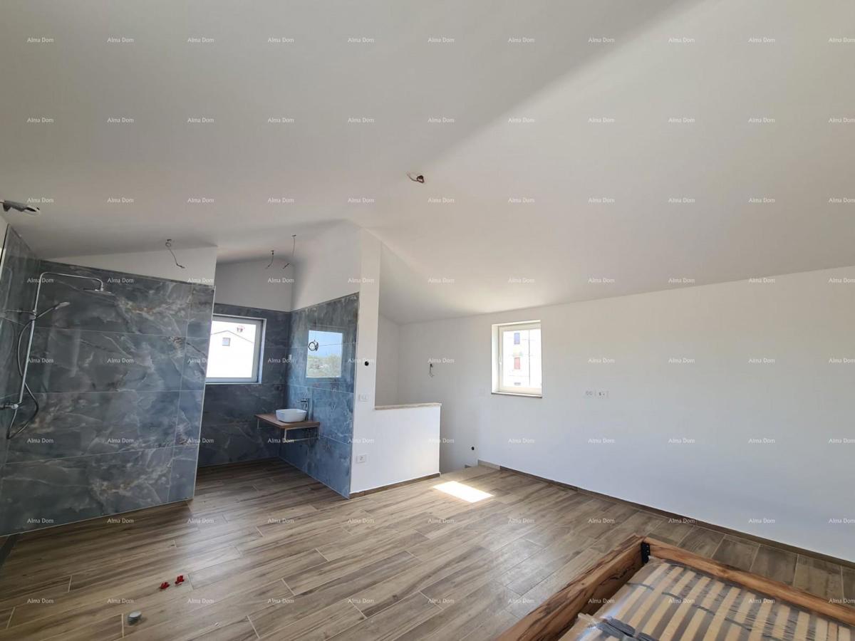 Elegante villa in un ambiente tranquillo vicino al mare con vista su vigneti e uliveti