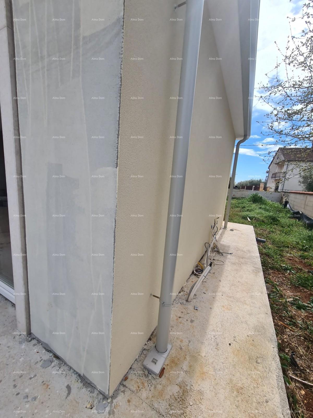 Elegante villa in un ambiente tranquillo vicino al mare con vista su vigneti e uliveti