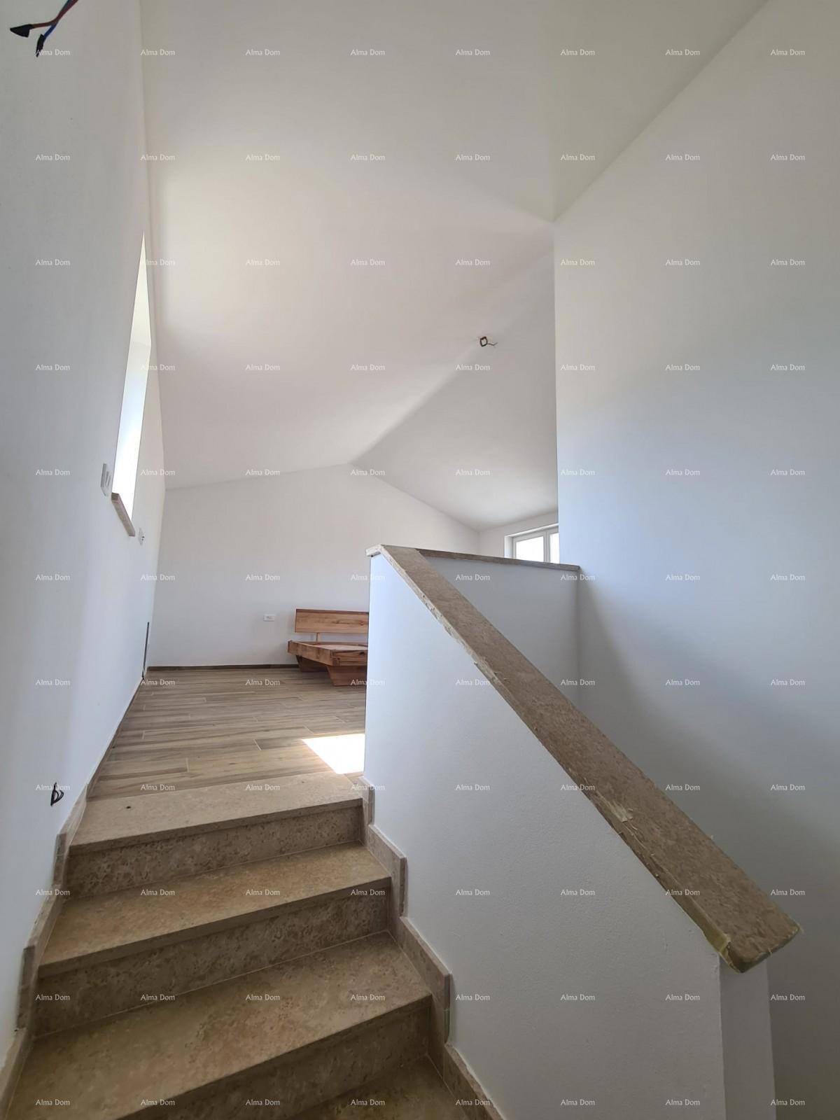 Elegante villa in un ambiente tranquillo vicino al mare con vista su vigneti e uliveti