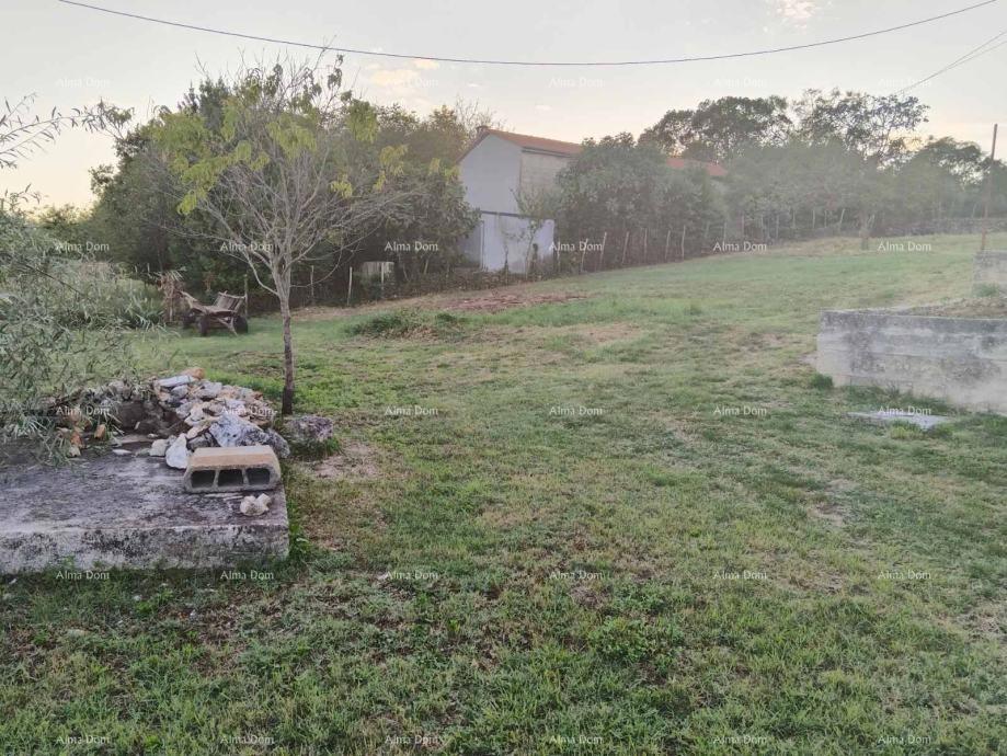 Terreno edificabile con vista mare e strutture esistenti  Barban