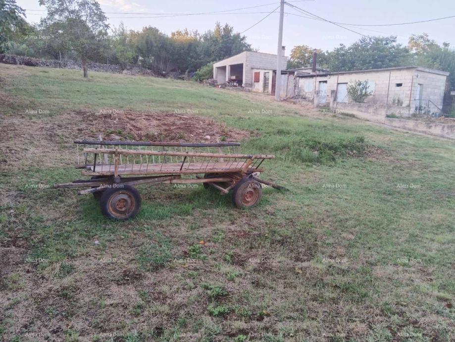 Terreno edificabile con vista mare e strutture esistenti  Barban