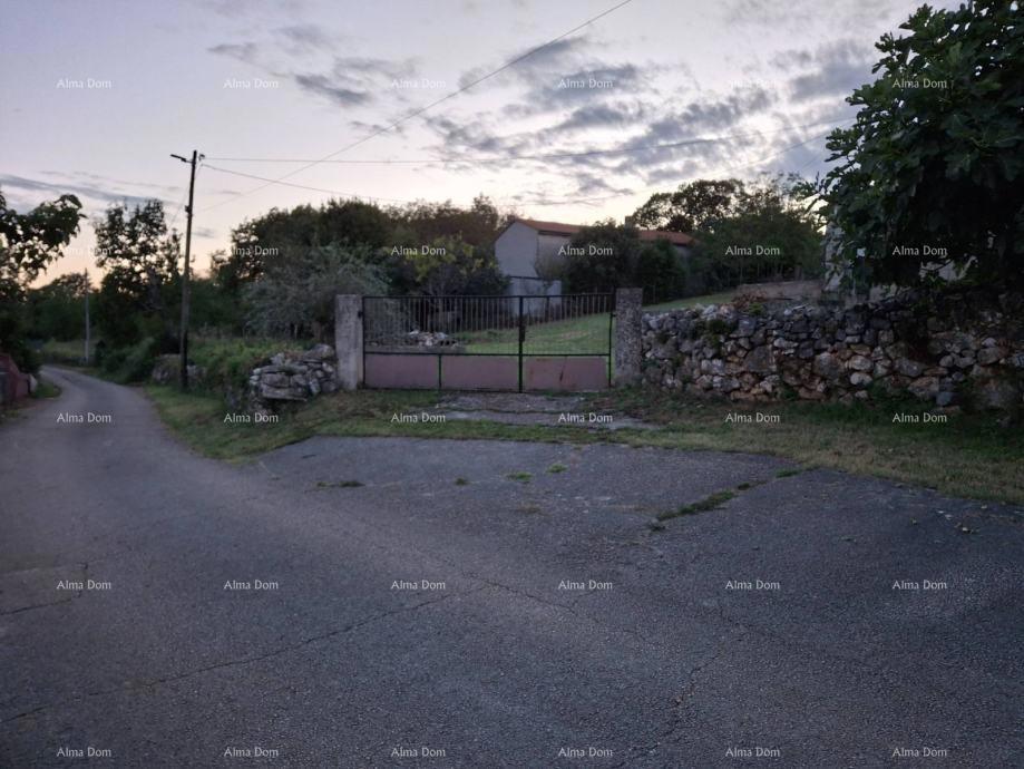 Terreno edificabile con vista mare e strutture esistenti  Barban
