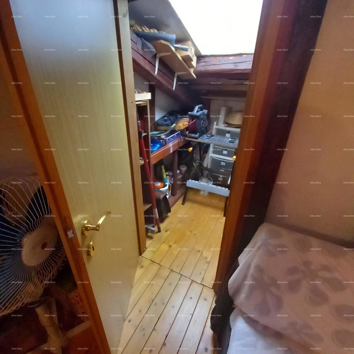 Casa spaziosa a Marčana con tre piani e giardino in vendita.