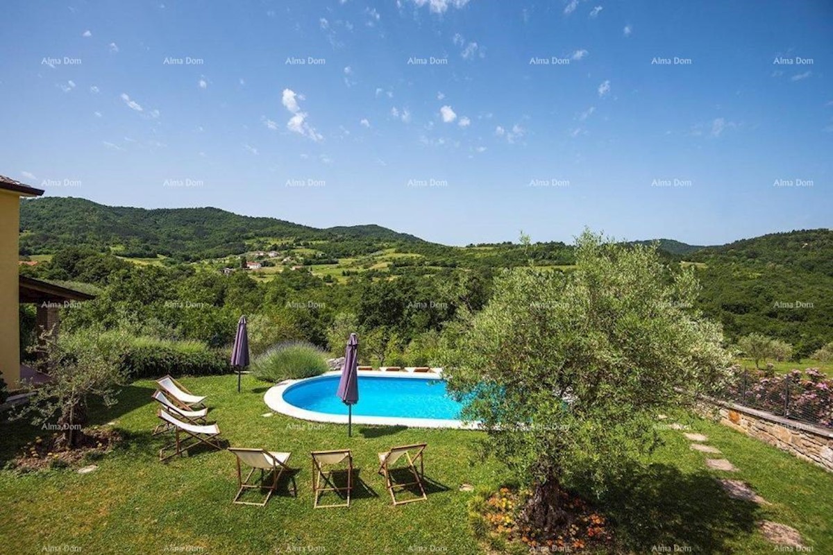 È in vendita una bellissima villa con piscina vicino a Pisino