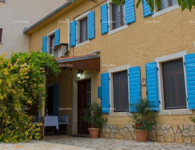 Casa in pietra con edificio legalizzato nel giardino