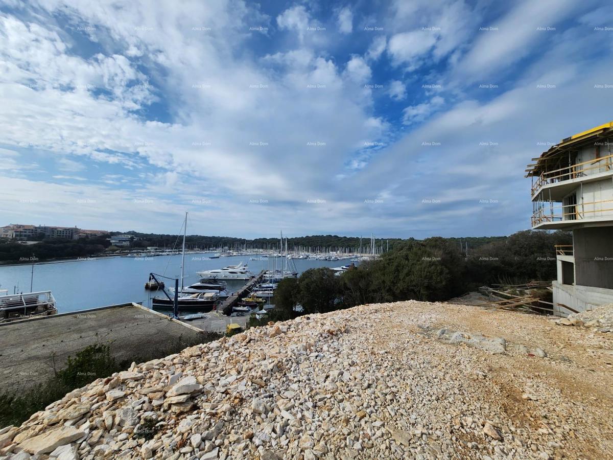 Vendita di appartamenti moderni in un edificio esclusivo con vista sul porto turistico, Pola!