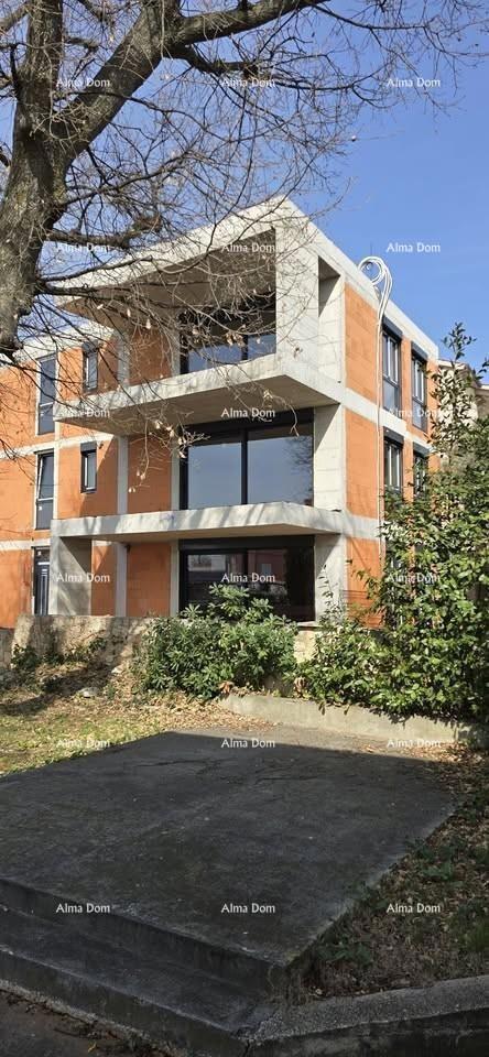 Appartamento con tre camere da letto al 1° piano nel centro di Medolino