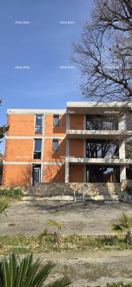 Appartamento con tre camere da letto al 1° piano nel centro di Medolino