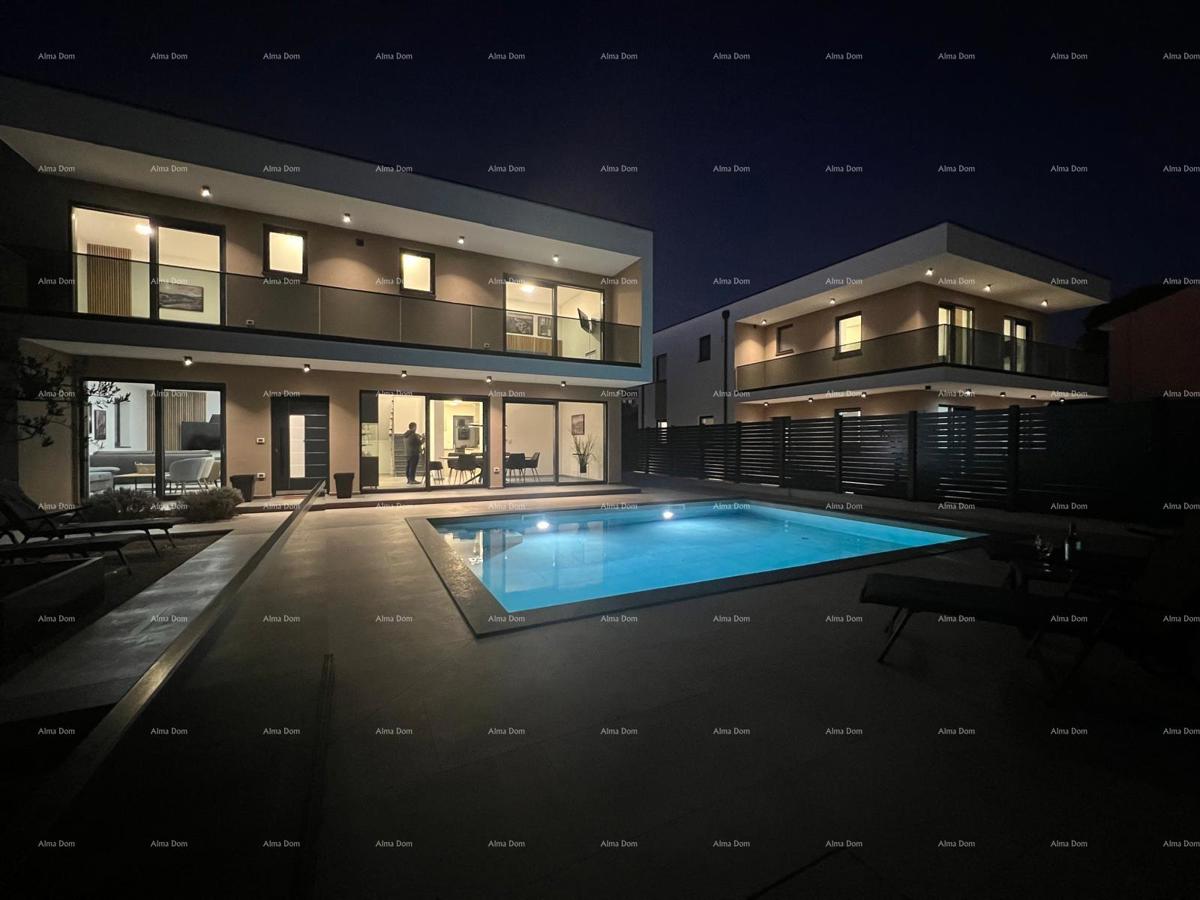 Vendita di una moderna villa con piscina, Svetvinčenat!