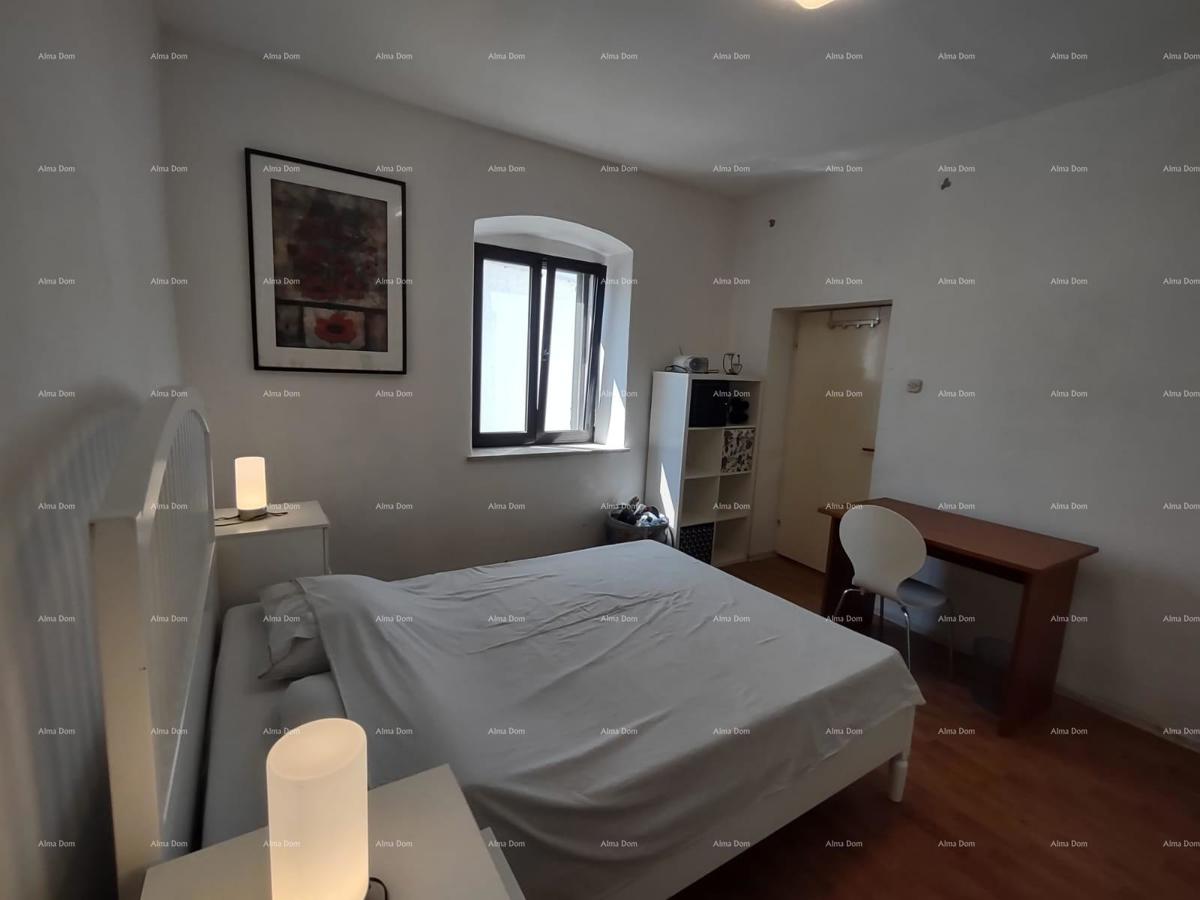 POLA - casa in ottima posizione (2 spazi separati)