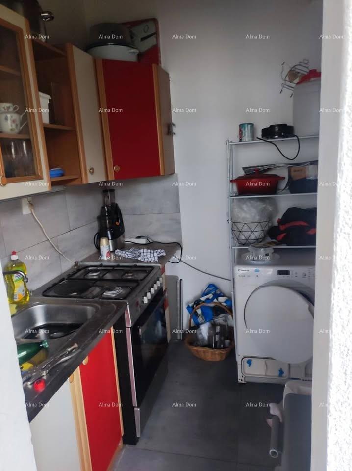 In vendita – spazioso appartamento a Pola, 110 m²