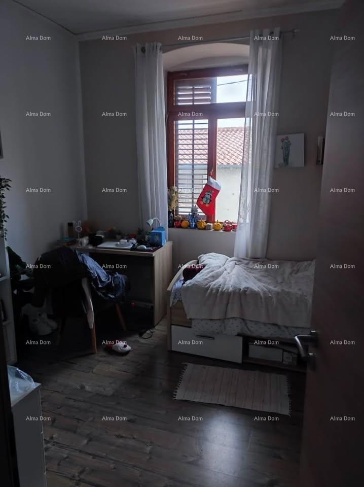 In vendita – spazioso appartamento a Pola, 110 m²