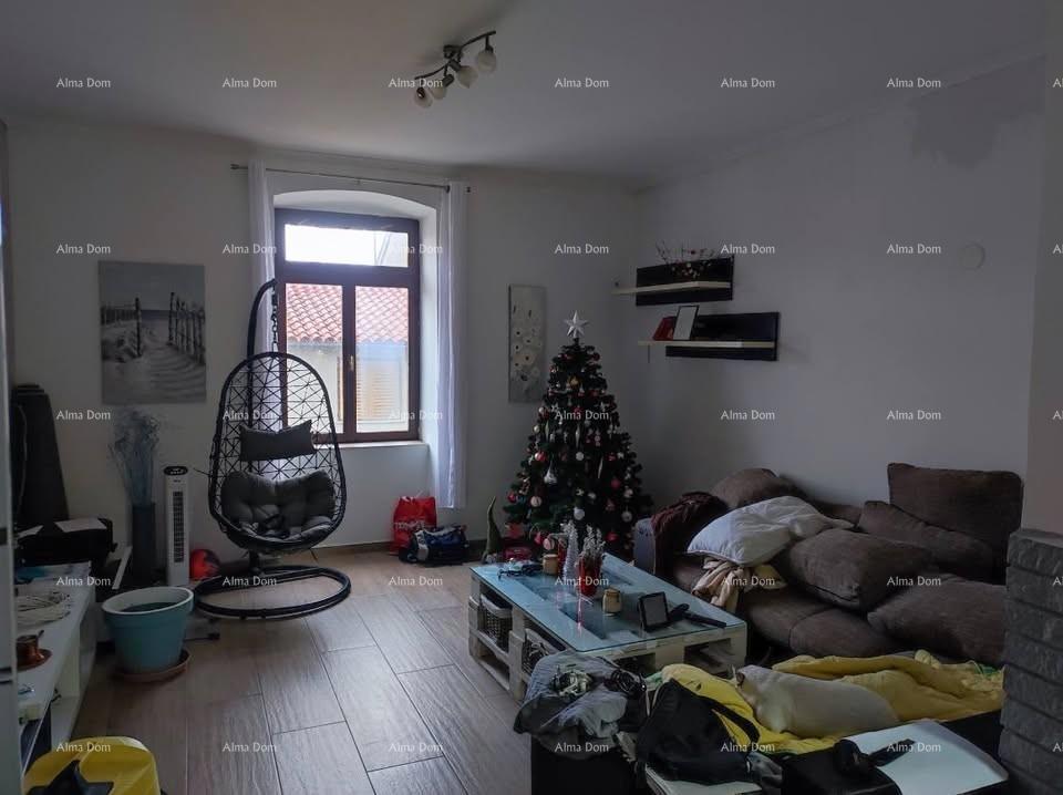 In vendita – spazioso appartamento a Pola, 110 m²