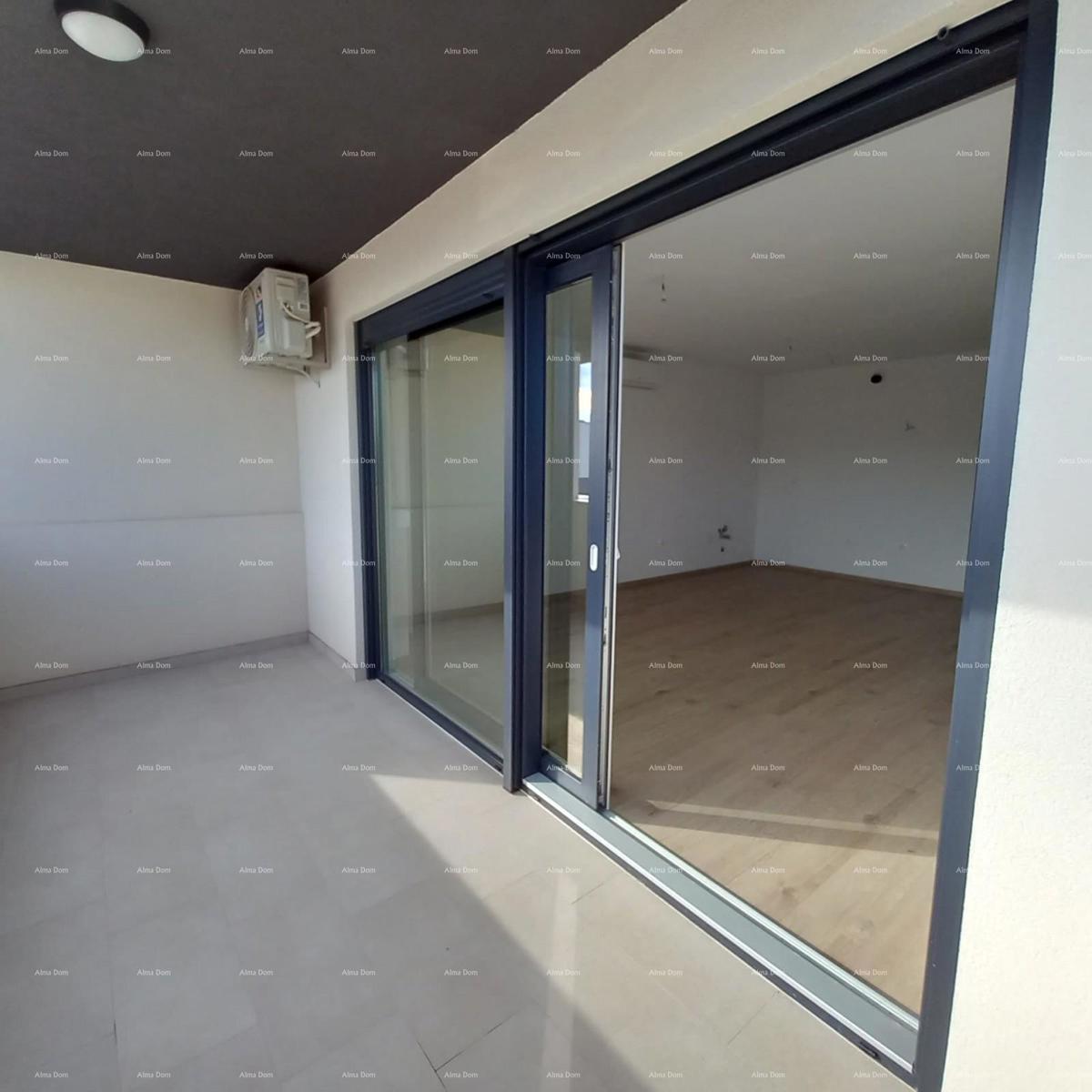 Nuova costruzione! Vendita di un appartamento con due camere da letto e garage. Vicinanza al mare! Medulin!