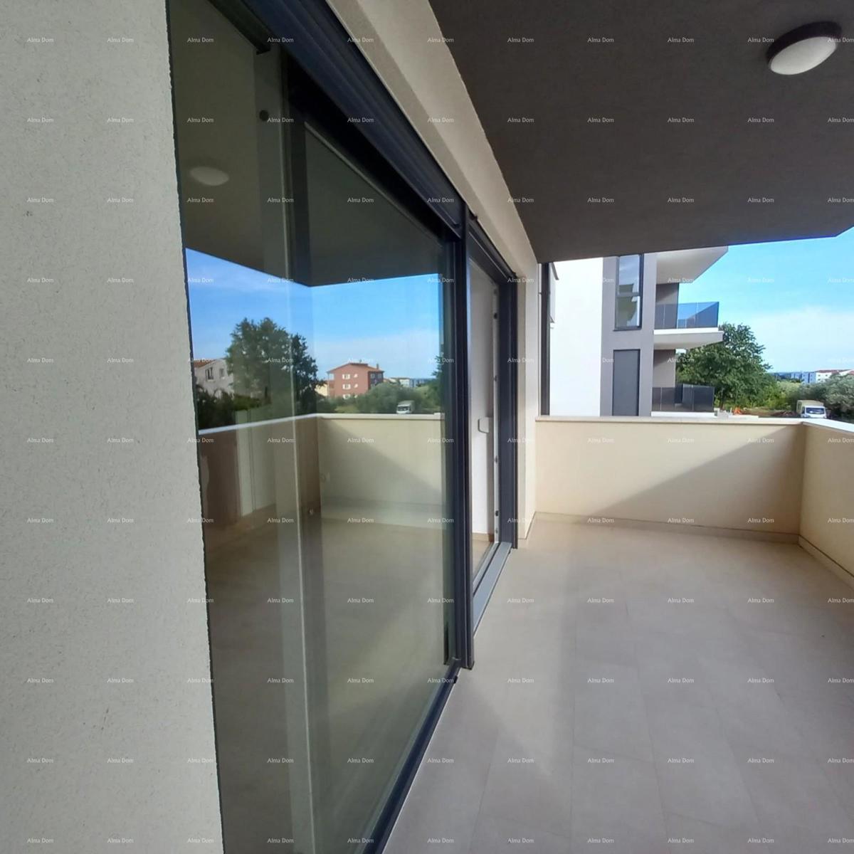 Nuova costruzione! Vendita di un appartamento con due camere da letto e garage. Vicinanza al mare! Medulin!