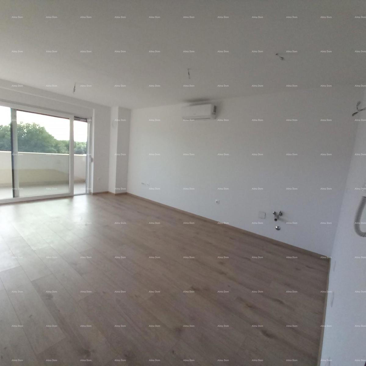 Nuova costruzione! Vendita di un appartamento con due camere da letto e garage. Vicinanza al mare! Medulin!