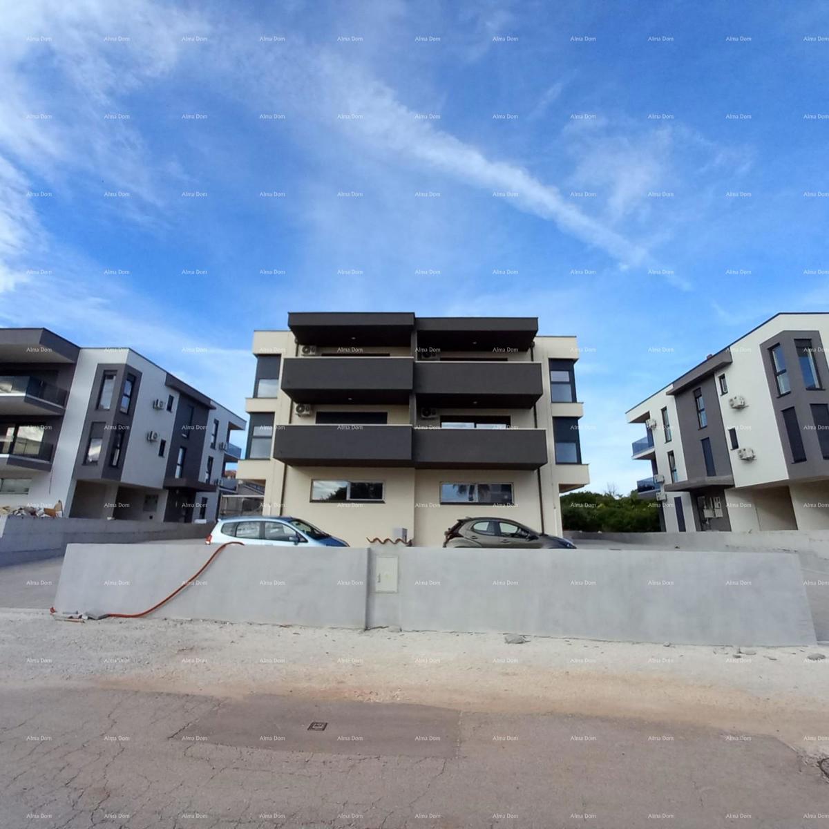 Nuova costruzione! Vendita di un appartamento con due camere da letto e garage. Vicinanza al mare! Medulin!