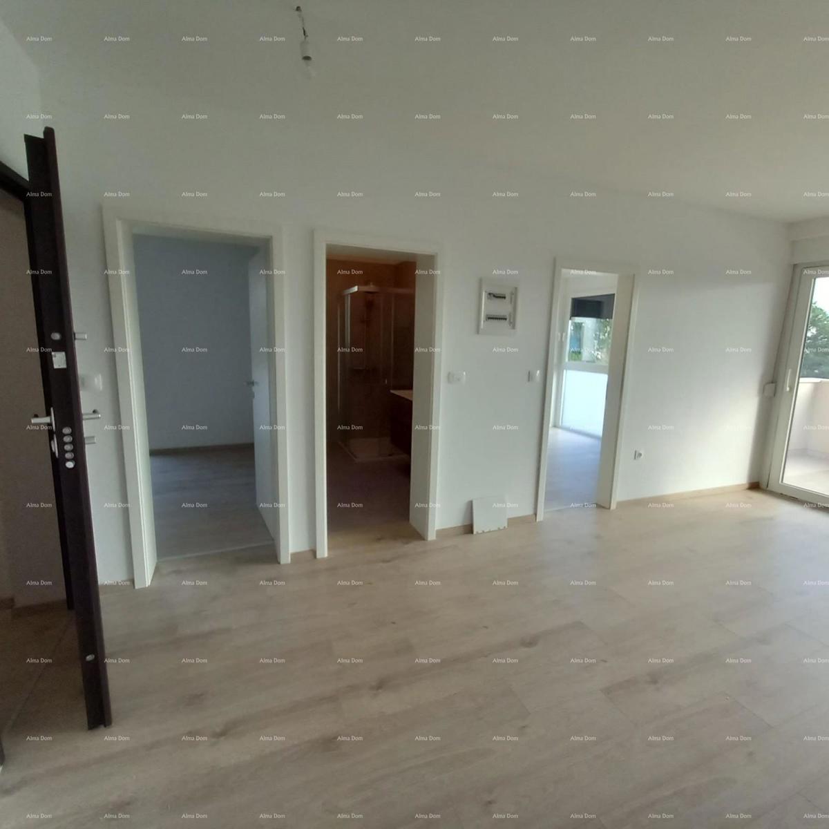 Nuova costruzione! Vendita di un appartamento con due camere da letto e garage. Vicinanza al mare! Medulin!