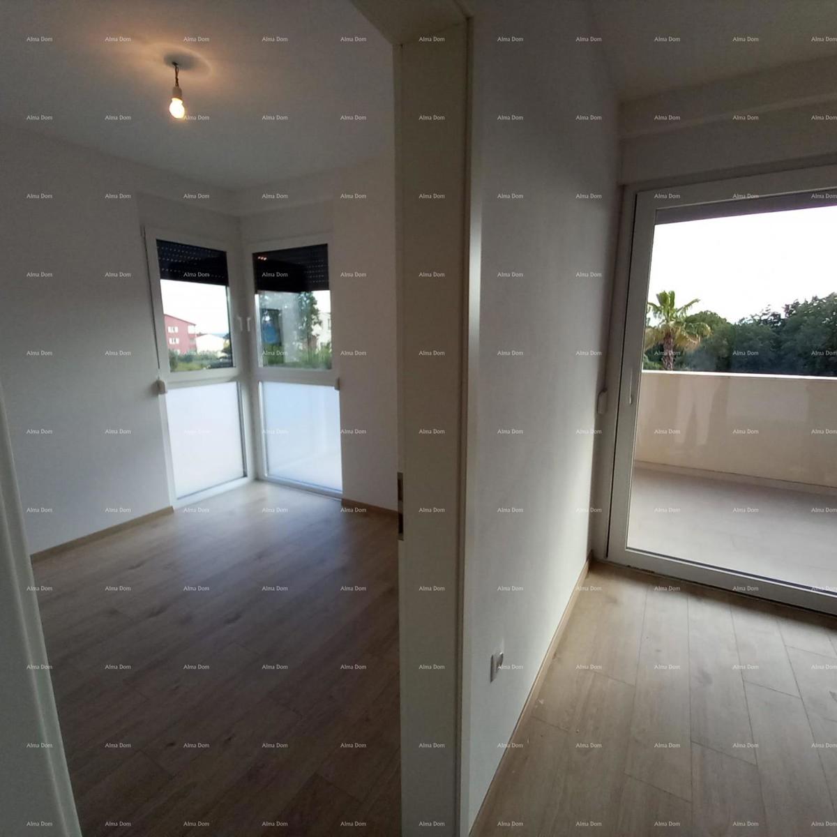 Nuova costruzione! Vendita di un appartamento con due camere da letto e garage. Vicinanza al mare! Medulin!