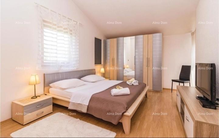 Casa con piscina in posizione tranquilla, Pula