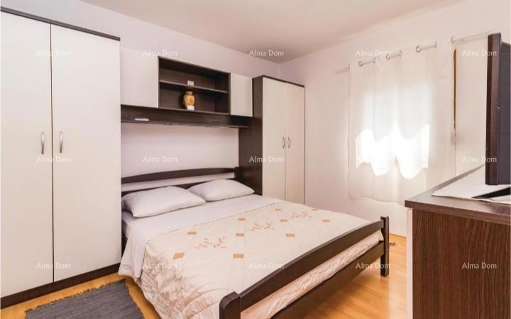 Casa con piscina in posizione tranquilla, Pula