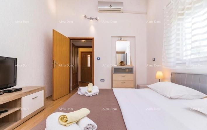 Casa con piscina in posizione tranquilla, Pula