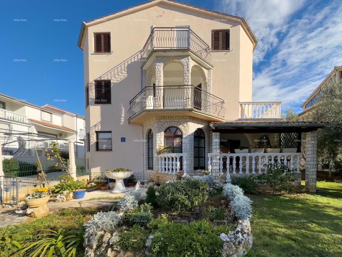 Grande casa con 4 appartamenti - Baia di sabbia!