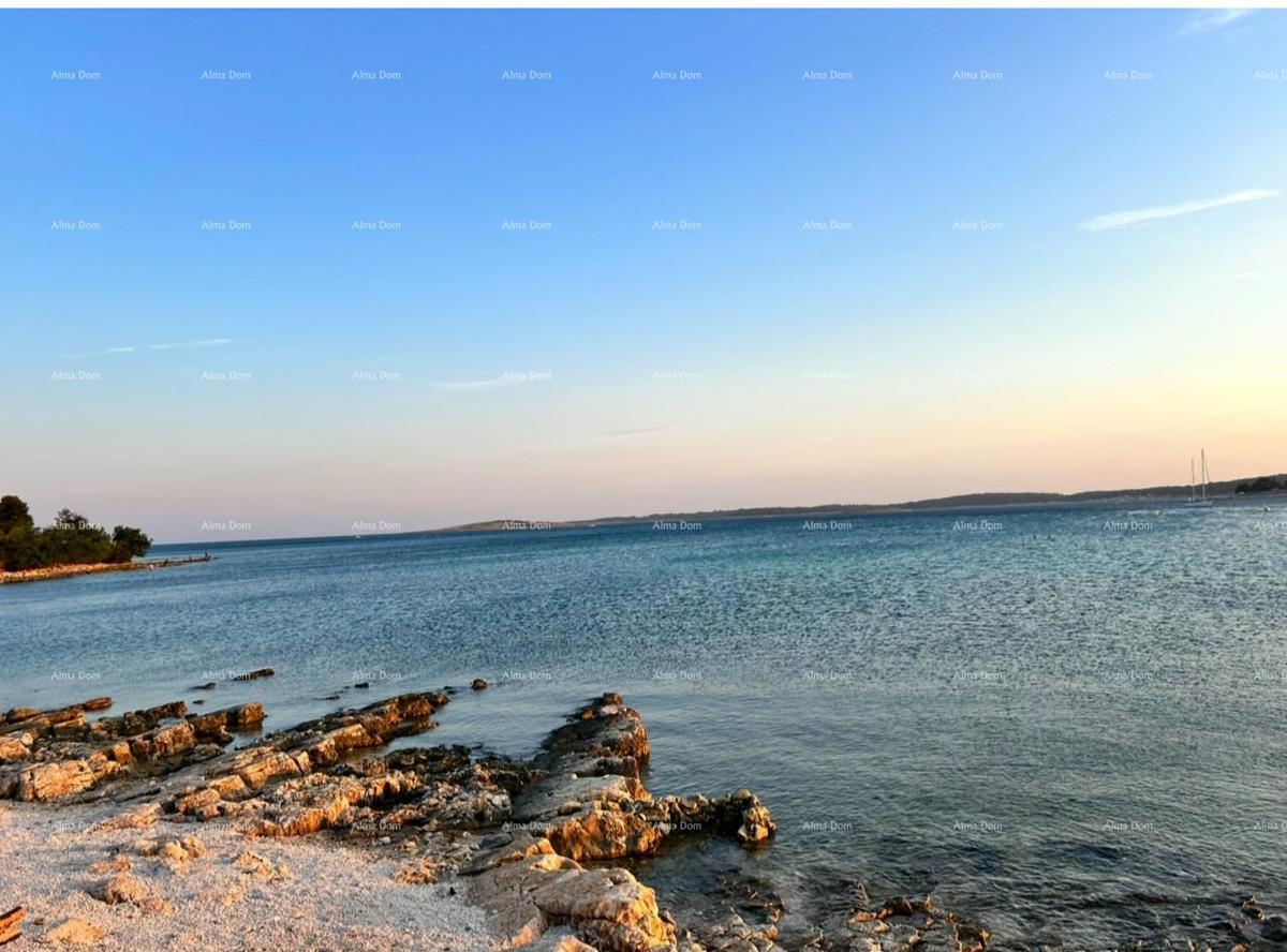 Vendita di una casa con due appartamenti, a 100 m dal mare!!! Vista mare! Medulin!