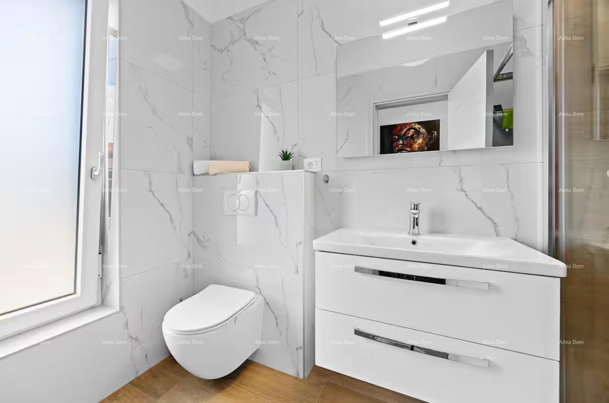 Pomer. Nuova villa indipendente con piscina.