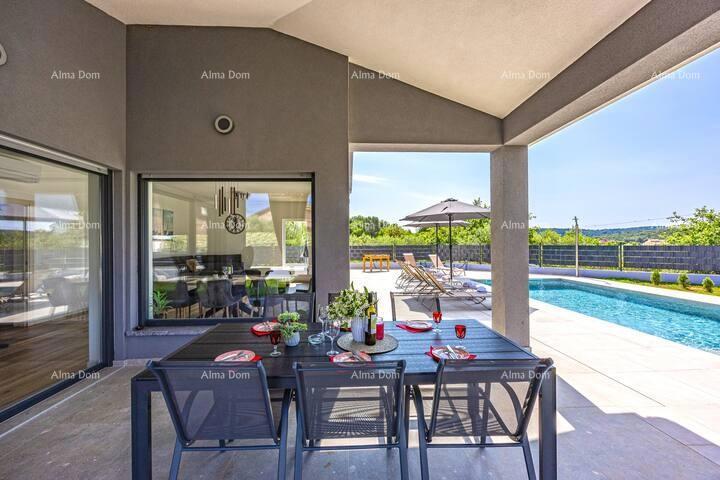 Pomer. Nuova villa indipendente con piscina.