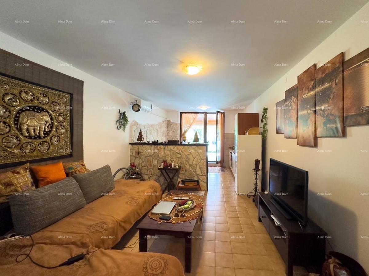 Vendiamo un appartamento a Duga Uvala vicino al mare.