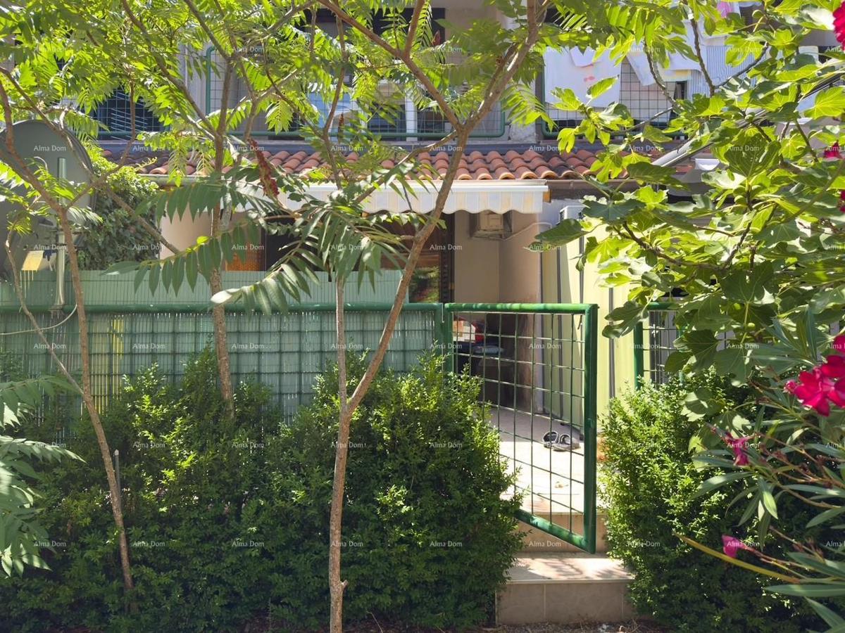 Vendiamo un appartamento a Duga Uvala vicino al mare.