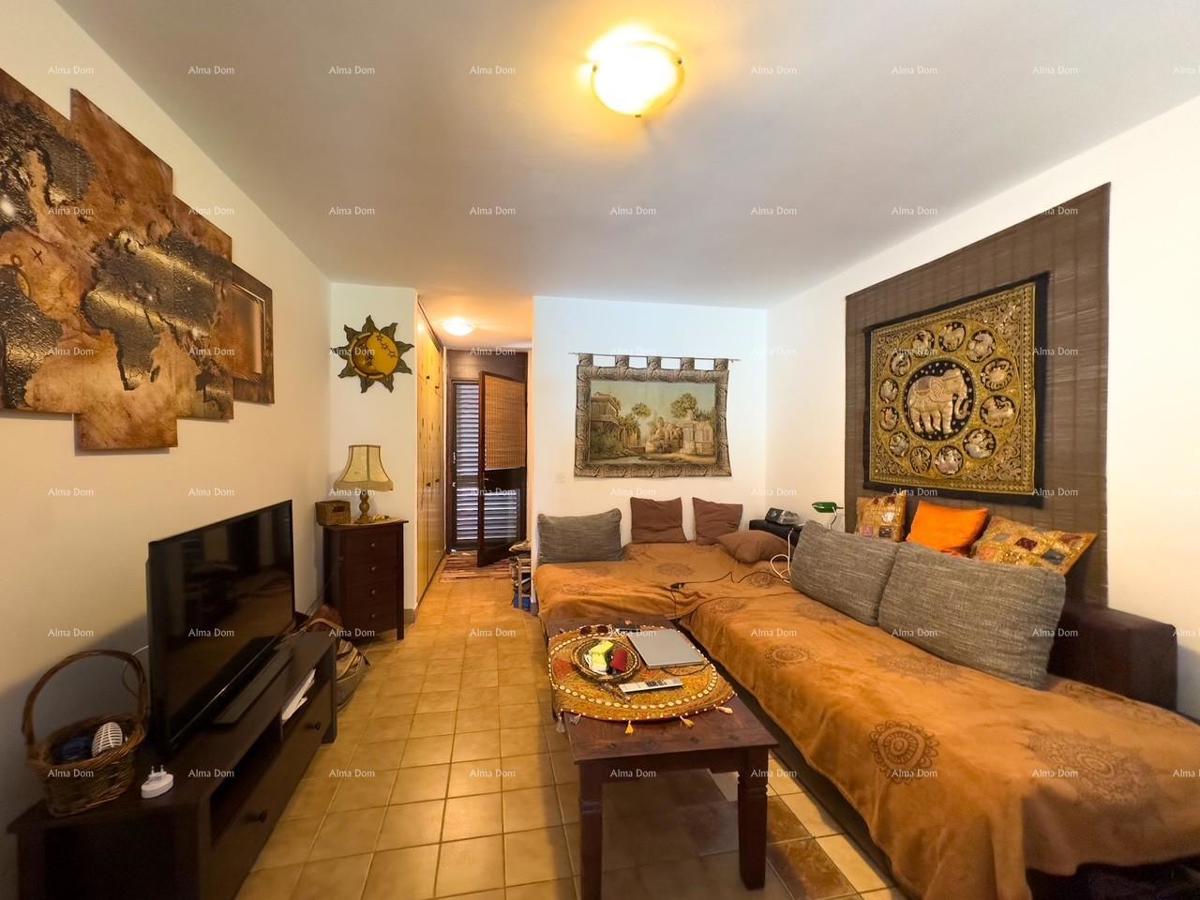 Vendiamo un appartamento a Duga Uvala vicino al mare.