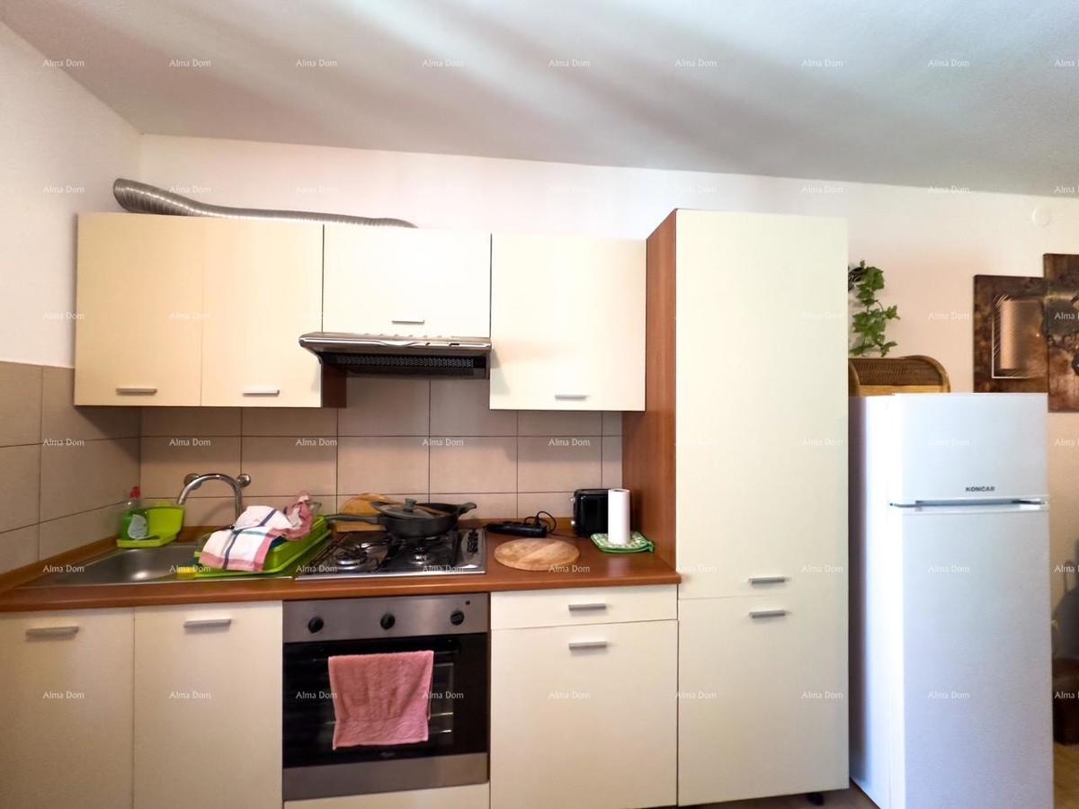 Vendiamo un appartamento a Duga Uvala vicino al mare.