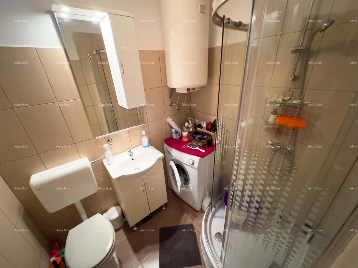 Vendiamo un appartamento a Duga Uvala vicino al mare.