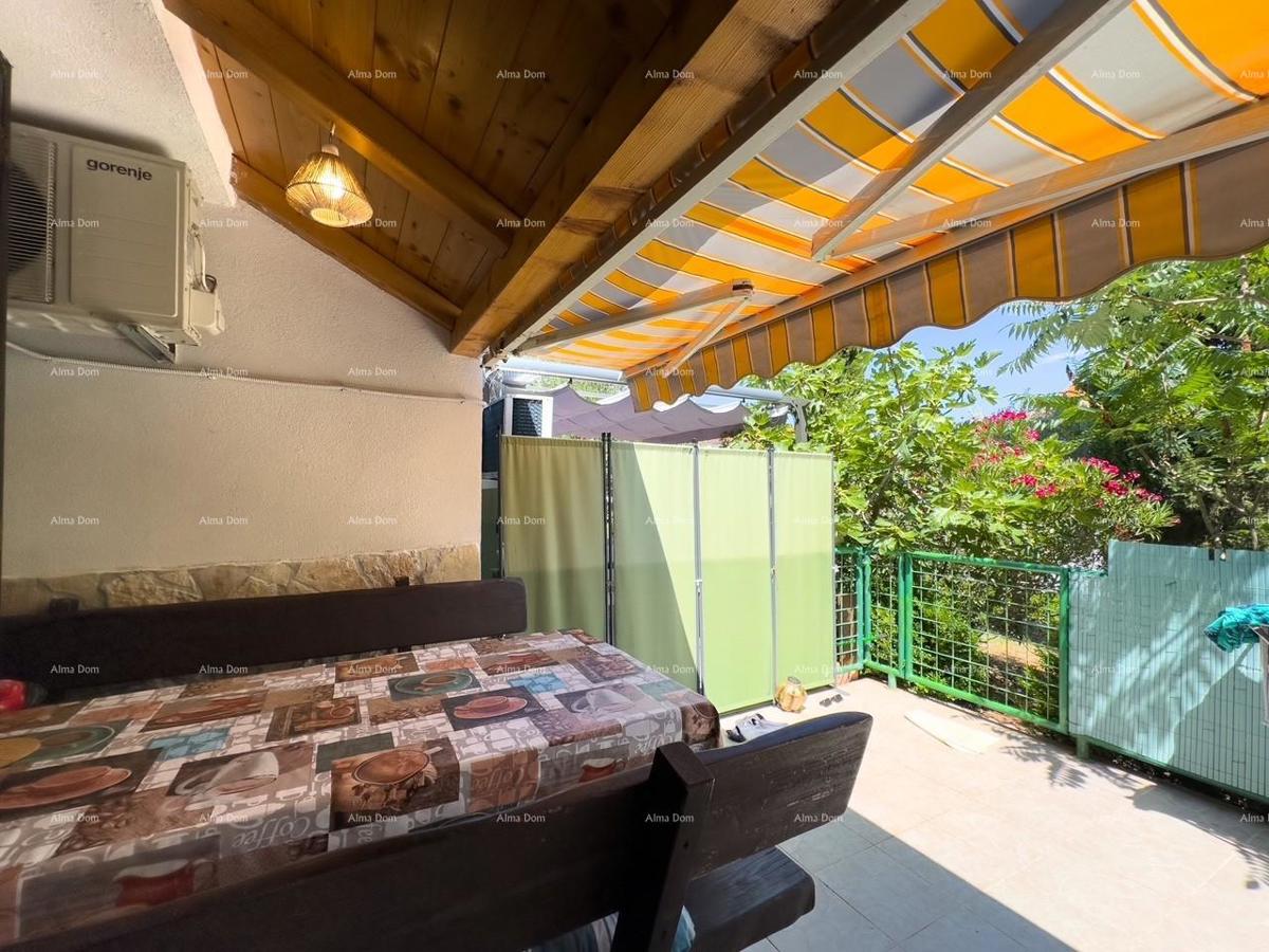 Vendiamo un appartamento a Duga Uvala vicino al mare.