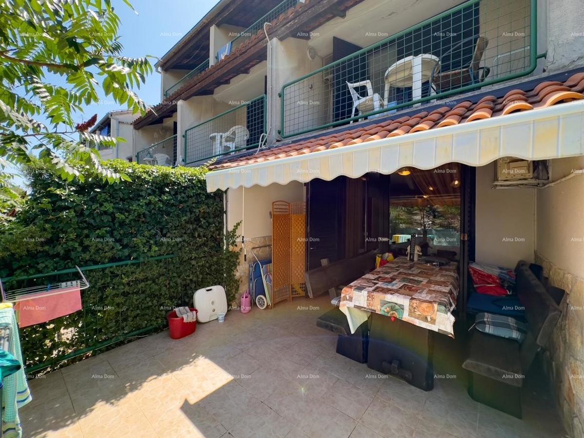 Vendiamo un appartamento a Duga Uvala vicino al mare.