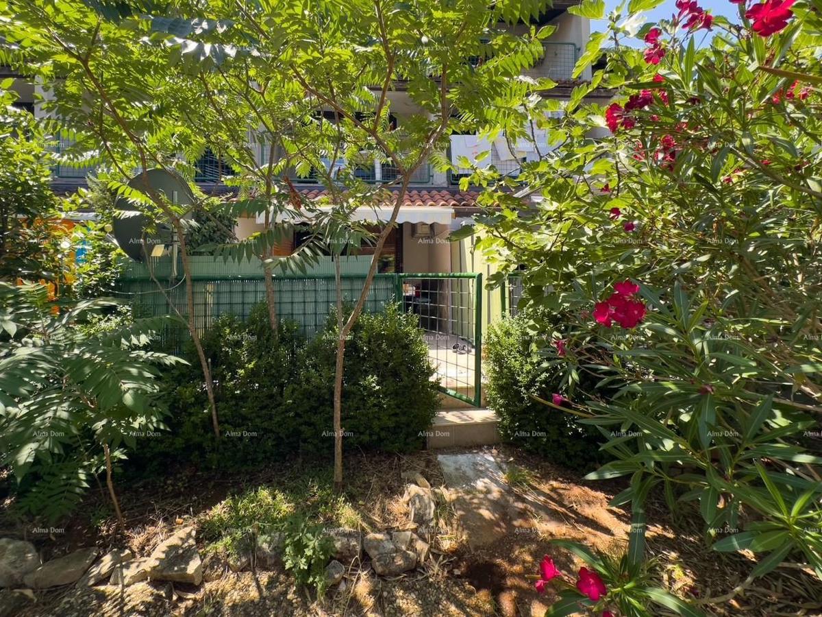 Vendiamo un appartamento a Duga Uvala vicino al mare.