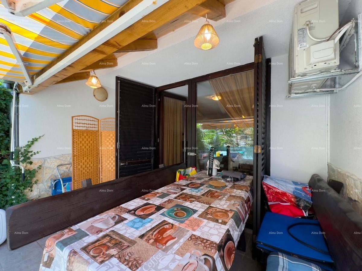 Vendiamo un appartamento a Duga Uvala vicino al mare.