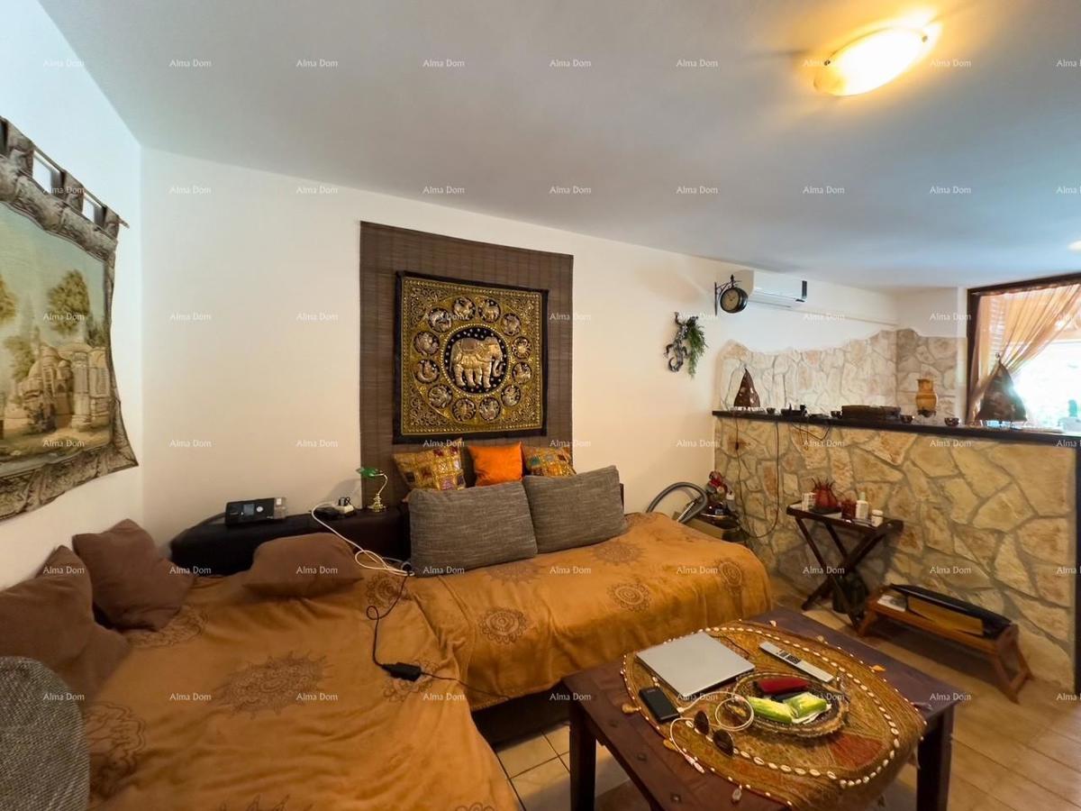 Vendiamo un appartamento a Duga Uvala vicino al mare.