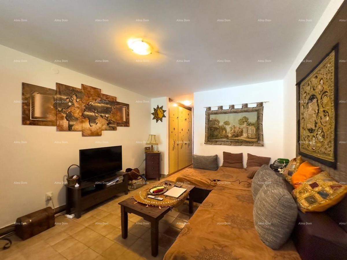 Vendiamo un appartamento a Duga Uvala vicino al mare.