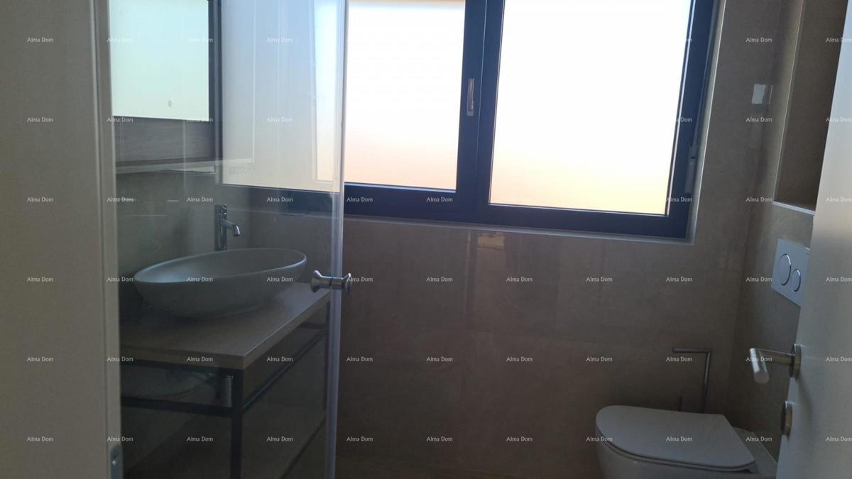 Appartamento moderno nel blocco E con posto auto e ripostiglio, vicino a Umago!