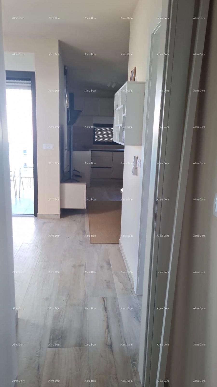 Appartamento moderno nel blocco E con posto auto e ripostiglio, vicino a Umago!