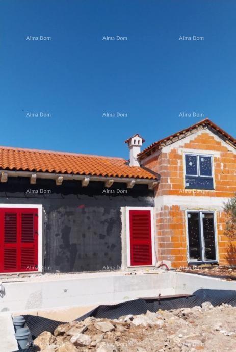 Vodnjan. Casa in costruzione con piscina e Svetvinčenat, terreno con permesso di costruzione!