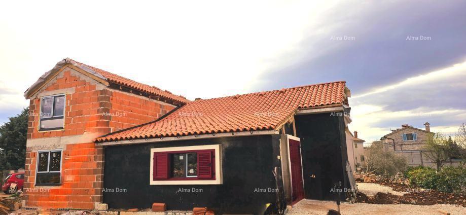 Vodnjan. Casa in costruzione con piscina e Svetvinčenat, terreno con permesso di costruzione!