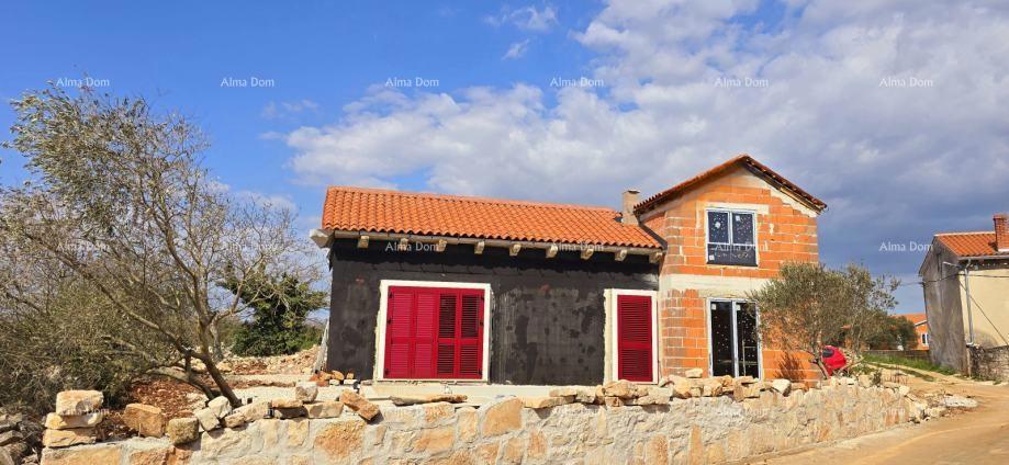Vodnjan. Casa in costruzione con piscina e Svetvinčenat, terreno con permesso di costruzione!