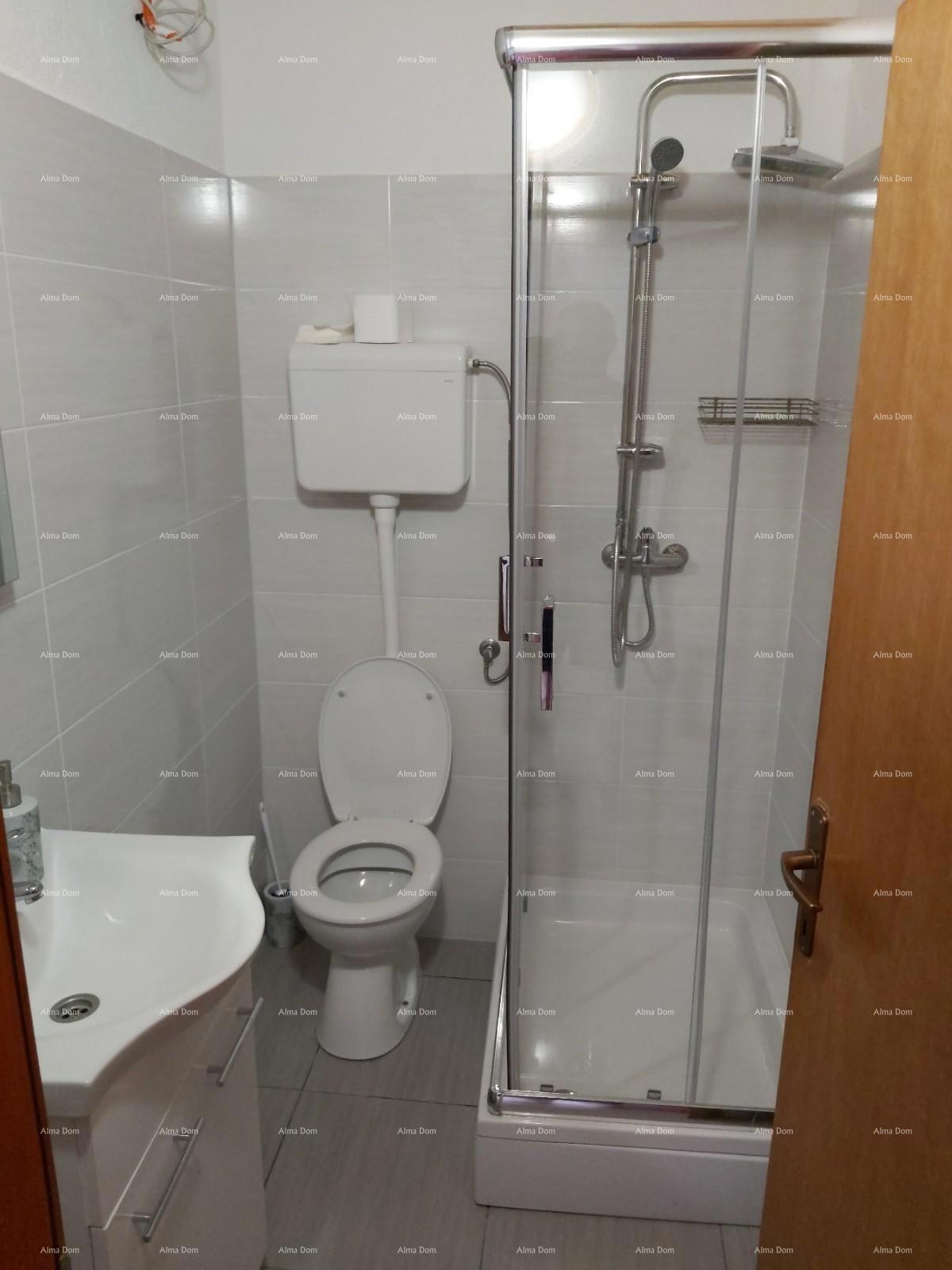 In vendita casa con cantina, grande terrazza, due appartamenti trilocali, giardino. Ottima opportunità di investimento!