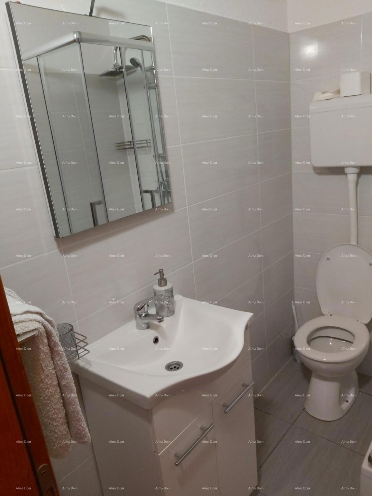 In vendita casa con cantina, grande terrazza, due appartamenti trilocali, giardino. Ottima opportunità di investimento!