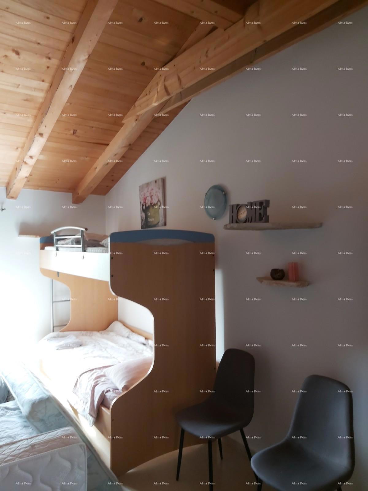 In vendita casa con cantina, grande terrazza, due appartamenti trilocali, giardino. Ottima opportunità di investimento!