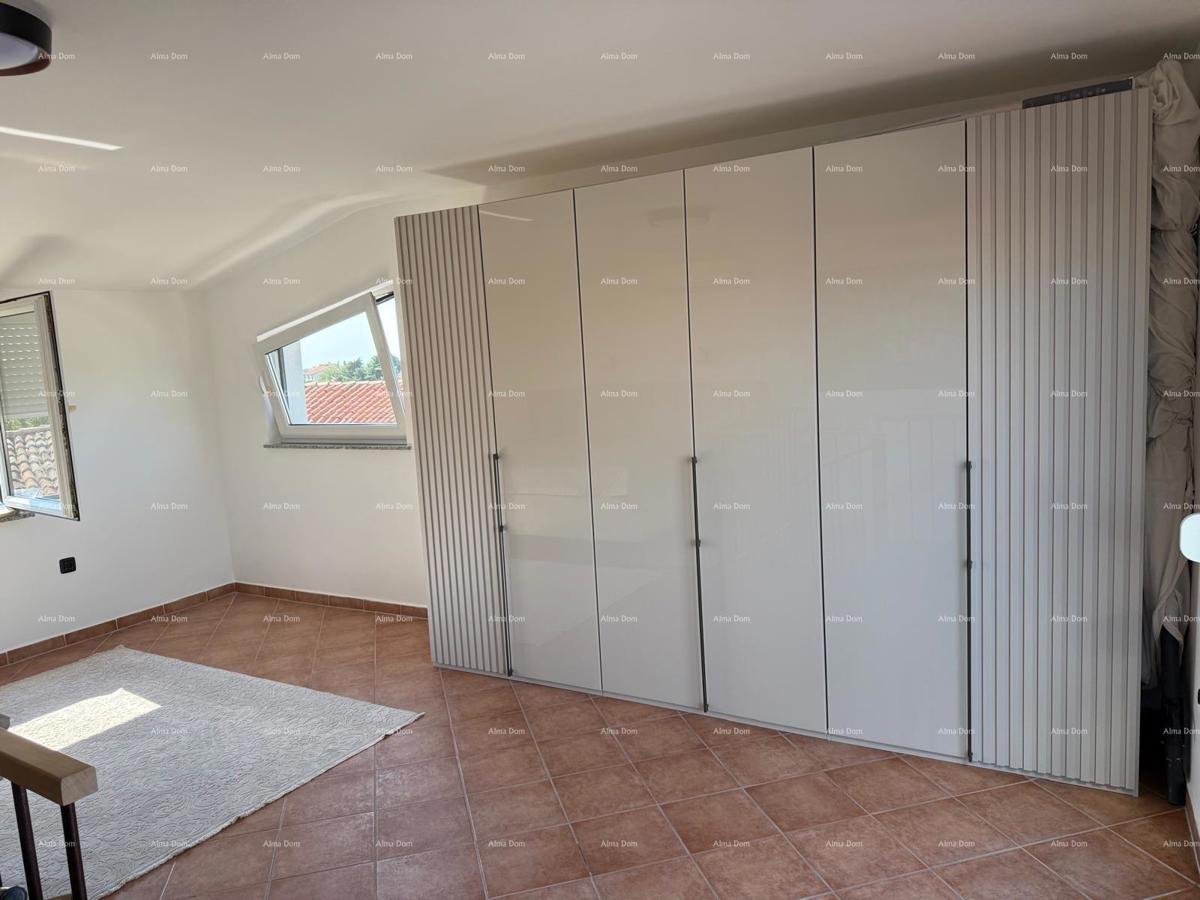 Vendita - casa ristrutturata in ottima posizione con due appartamenti e vista splendida, Medulin!